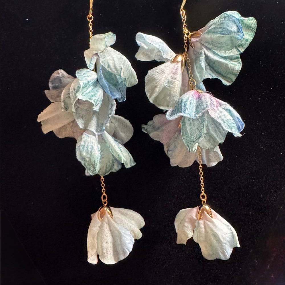 ✨14kt Gold Blue Silk Floral Floral Earrings